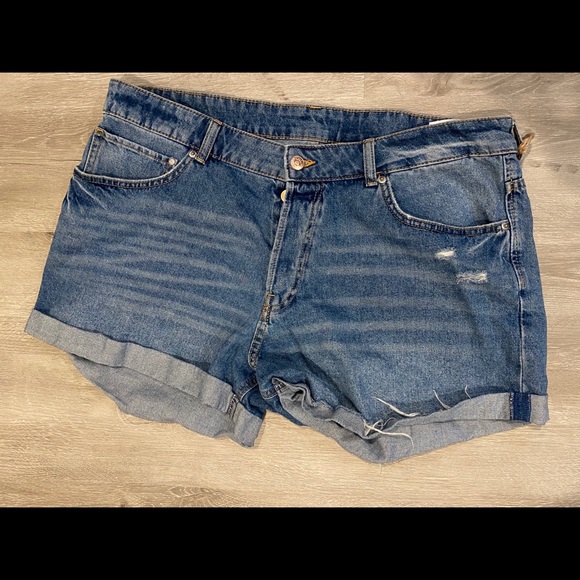 High waisted Shorts - Picture 2 of 3